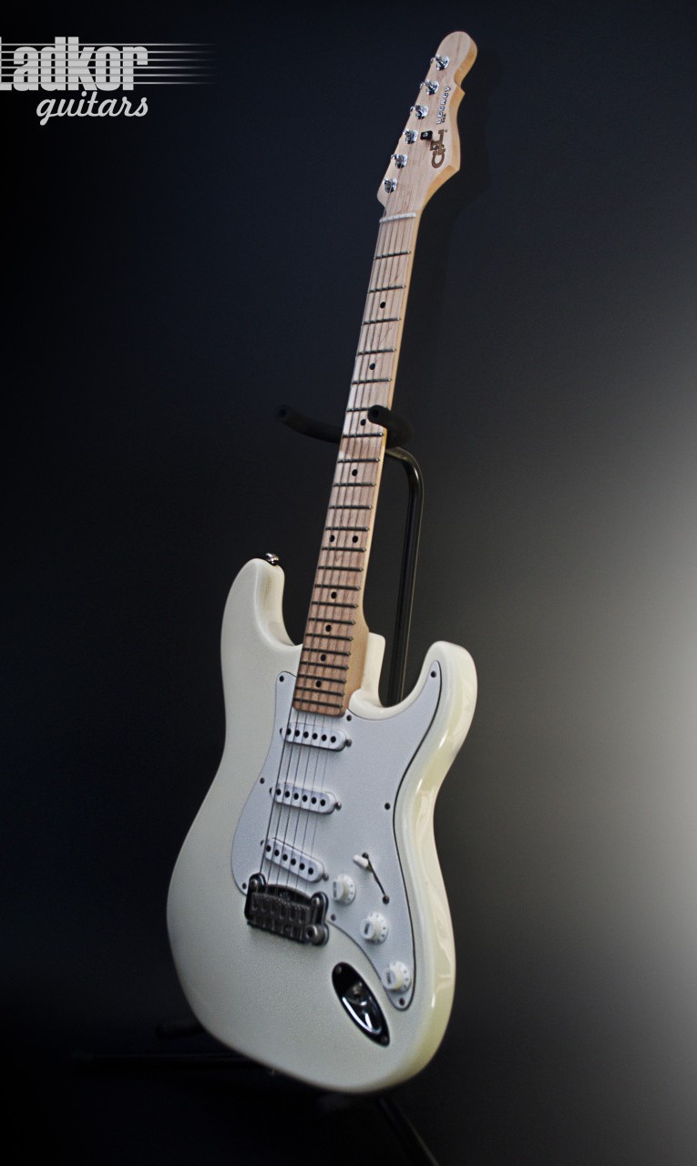 G&L Legacy Stratocaster USA White