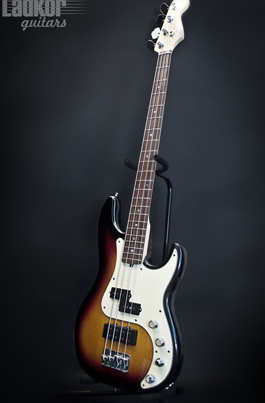 2005 Fender American Precision Bass Deluxe Sunburst