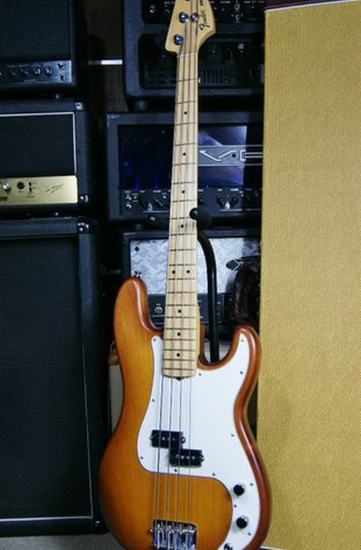 Fender USA American Special Nitro-Satin Precision Bass