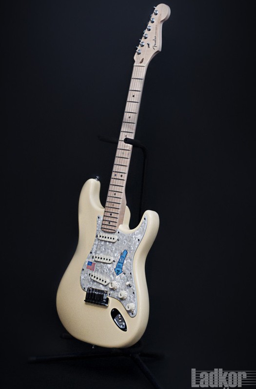 2007 Fender American Deluxe Stratocaster SSS White Blonde NEW