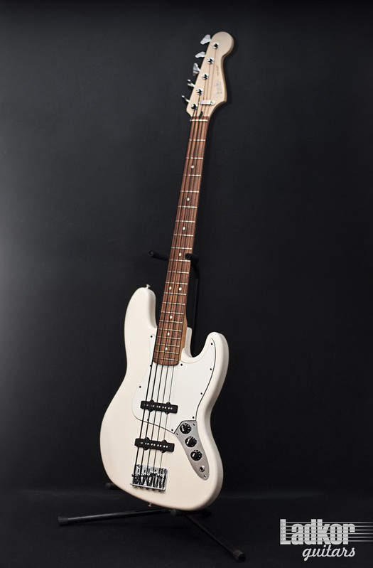 1997 Fender Jazz Bass V White MIM 