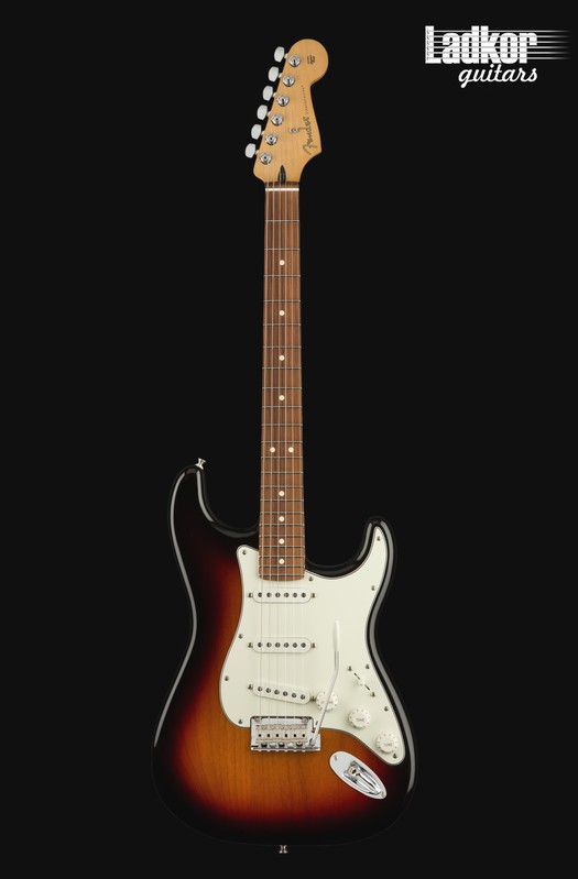 Fender Player Stratocaster 3-Color Sunburst Pau Ferro NEW