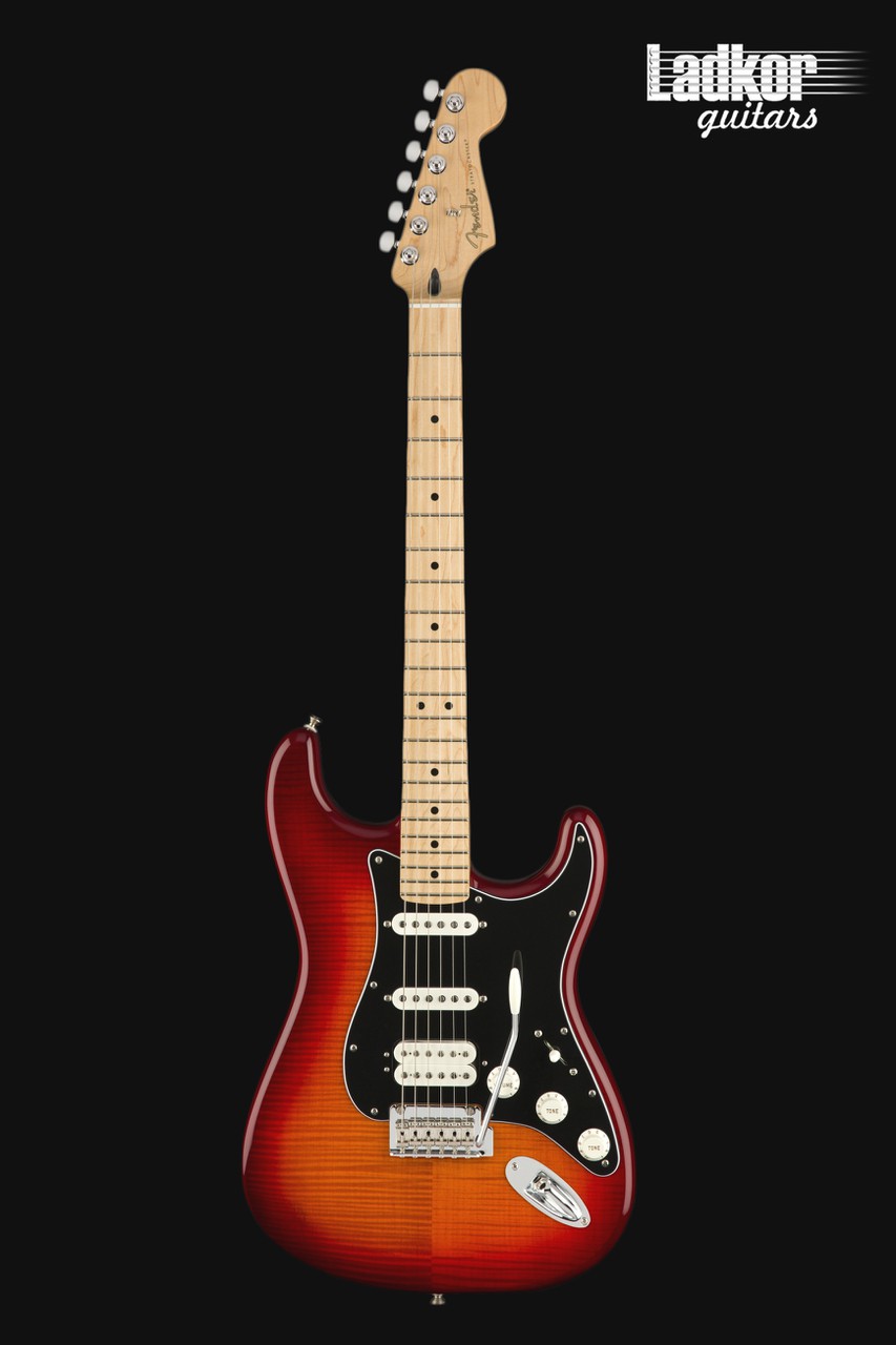 Fender Player Plus Stratocaster メタリックレッド Fender Player Plus Stratocaster - Aged Candy Apple Red