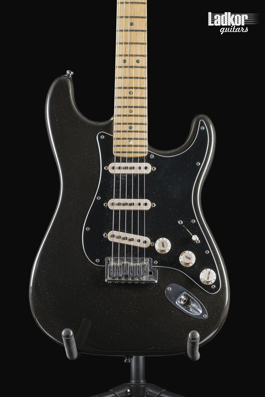 2005 Fender American Deluxe Stratocaster Montego Black with Bare