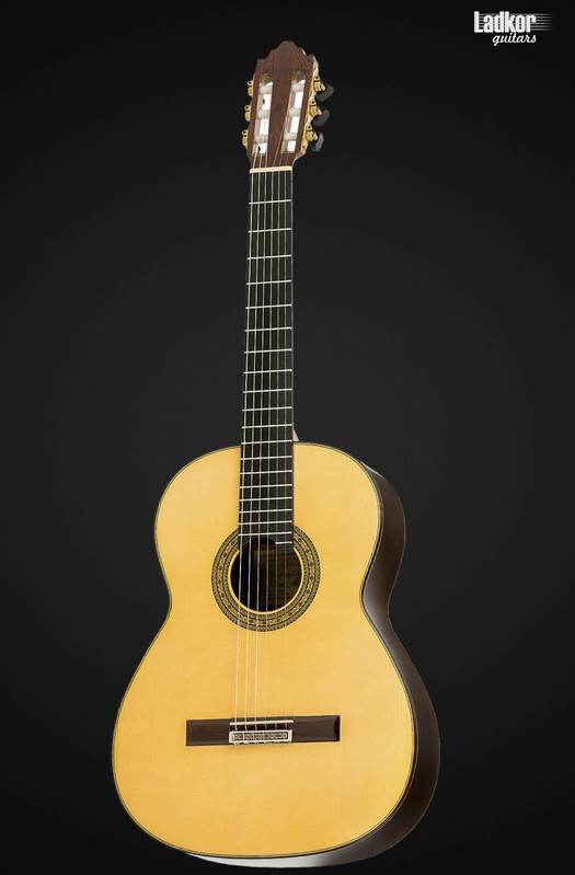 Vicente Carrillo Primera Especial Classical Concert 6 String Guitar