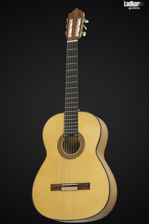 Vicente Carrillo Alegrias Blanca Estudio Flamenco 6 String Guitar
